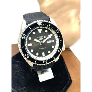 Seiko 5 Sports Men's Watch SRPD95 Automatic Black Dial Day Date Rubber 42mm